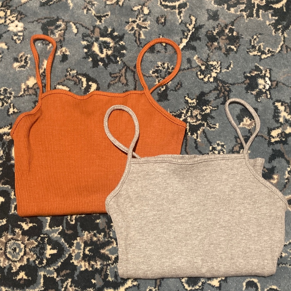2 Pk Lulu’s Square-neck Orange and Gray Ribbed Crop Tops